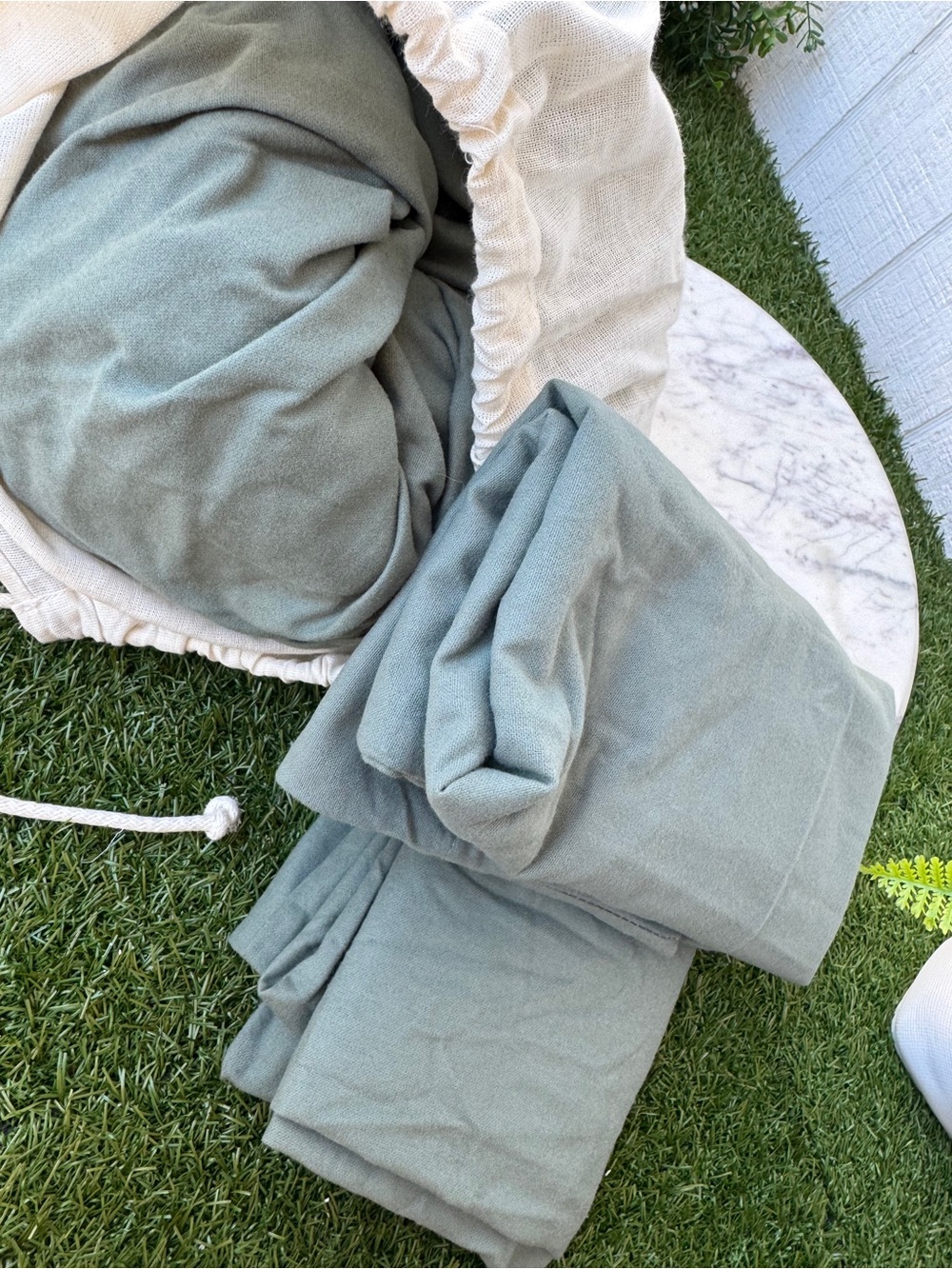 Coyuchi Cloud
Brushed™ Organic Flannel Sheet Set in Cypress New Queen $308 new - Picture 11 of 11